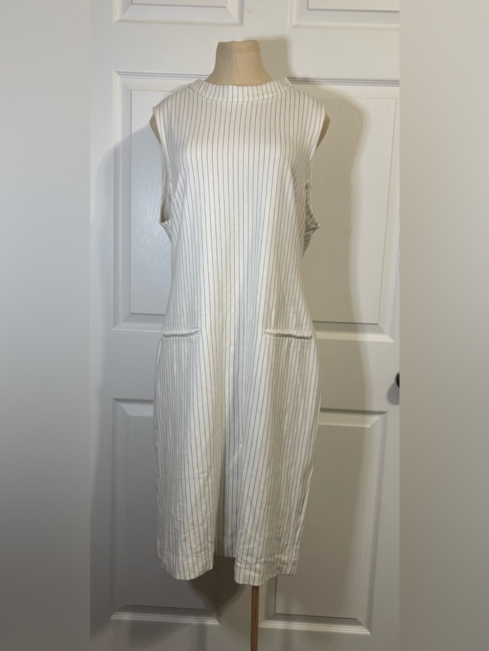 Sharagano 14 Ivory Shift Dress with Navy Pinstripes